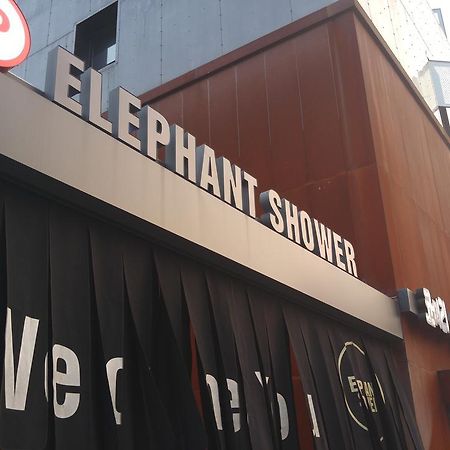 Hotel Elephant Shower Jinju Εξωτερικό φωτογραφία