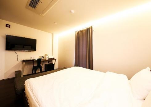 Hotel Elephant Shower Jinju Εξωτερικό φωτογραφία