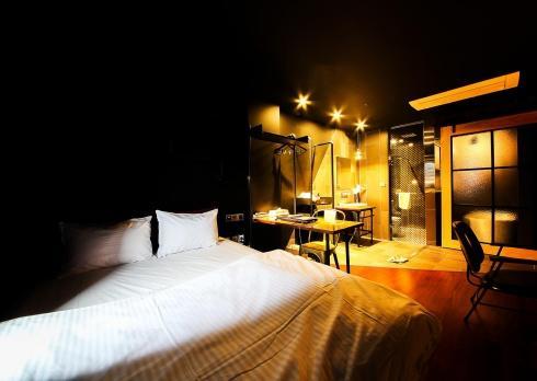 Hotel Elephant Shower Jinju Εξωτερικό φωτογραφία